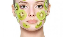 敷面膜吃瓜,享受夏日护肤与休闲的双重乐趣