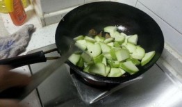 产妇吃的小瓜怎么炒着吃,营养美味两不误